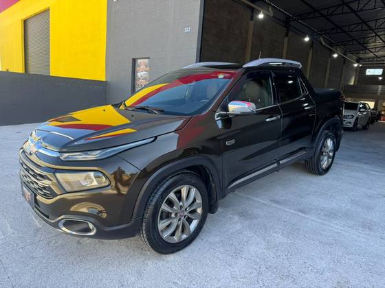 FIAT TORO 2.0 16V TURBO DIESEL RANCH 4WD AT9 FIAT TORO 2.0 16V TURBO DIESEL RANCH 4WD AT9